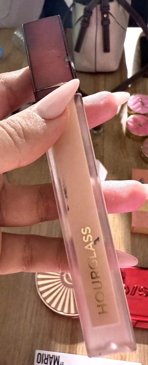 Hourglass Vanish Airbrush Concealer tube