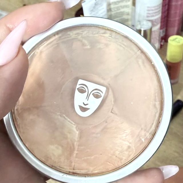 Kryolan Dermacolor camouflage cream palette in its metal tin