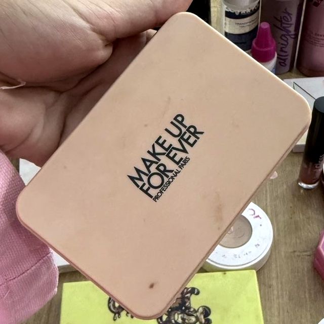 Make Up For Ever Professional Paris compact powder case