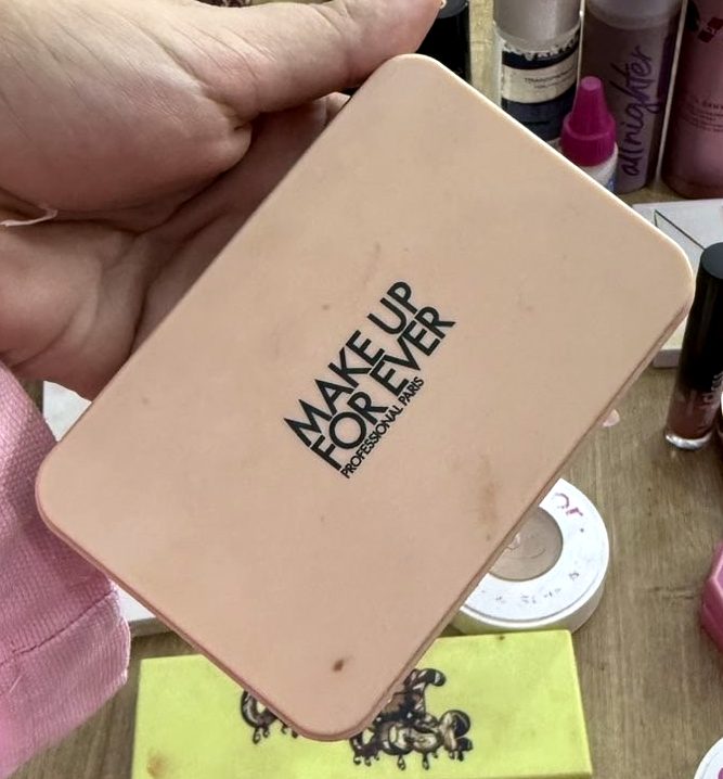 Make Up For Ever Professional Paris compact powder case